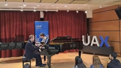 Los pianistas Dorantes y Moisés P. Sánchez ensayan la obra que estrenarán en el Festival Piano Day en la Facultad de la Música