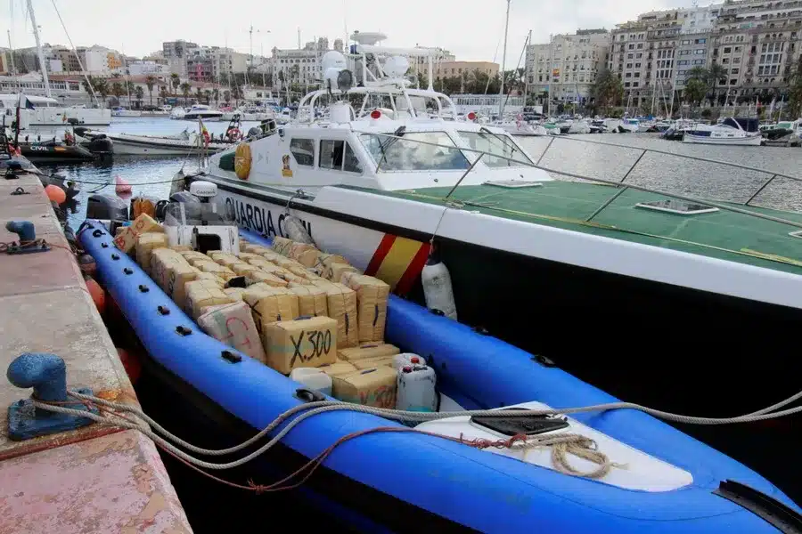 Muere un narco tras chocar con un barco de la Guardia Civil