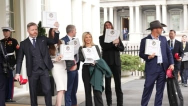 Donald Trump aparece en siete ocasiones en los documentos de Epstein publicados por la Casa Blanca