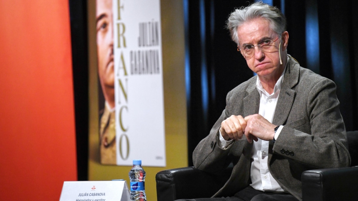 El escritor Julián Casanova durante la presentación de su nuevo libro llamado ‘Franco’, en el Instituto Cervantes, a 19 de febrero de 2025