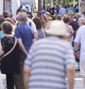 La población en España supera por primera vez los 49 millones de [...]