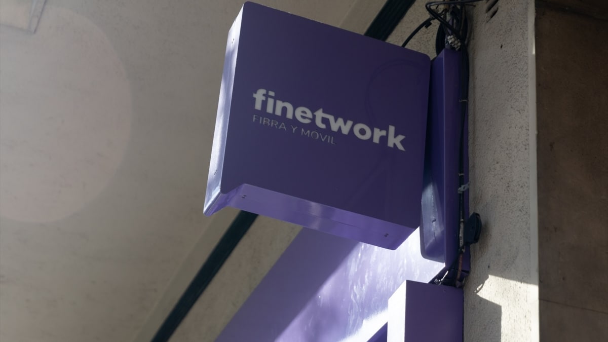 Cartel de una tienda de Finetwork, a 2 de enero de 2025, en Madrid (España)