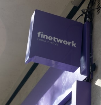 Finetwork se repliega: cierra stands, mete tijera en la televenta y negocia [...]