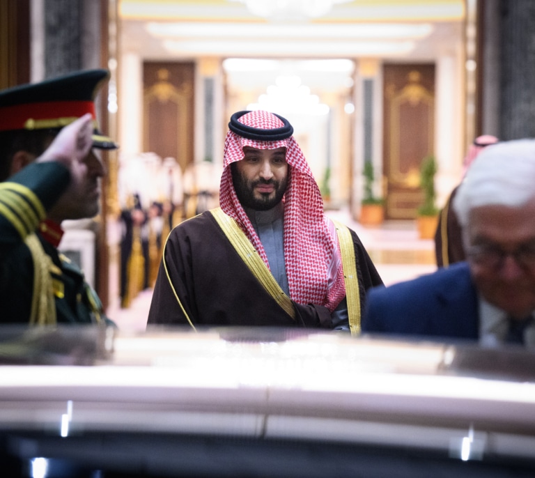 La metamorfosis de Arabia Saudí, de paria a árbitro