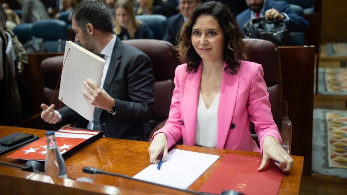 La presidenta de la Comunidad de Madrid, Isabel Díaz Ayuso, durante un pleno en la Asamblea de Madrid