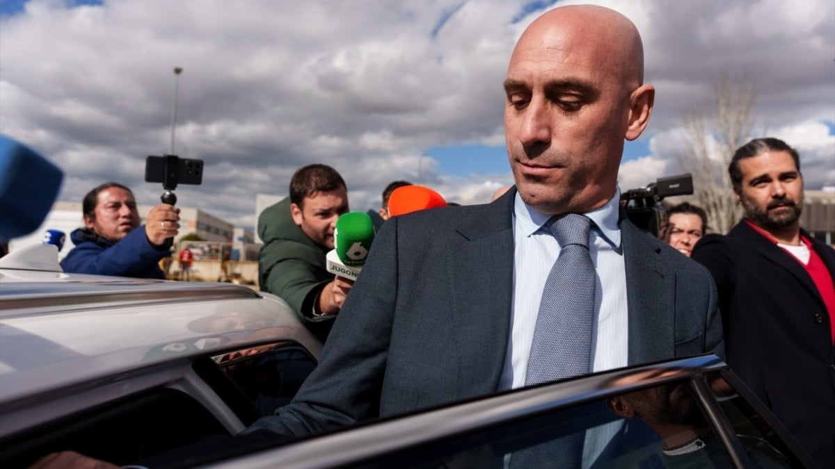 Rubiales, condenado por agresión sexual por el beso a Jenni Hermoso y a una multa de 10.800 euros