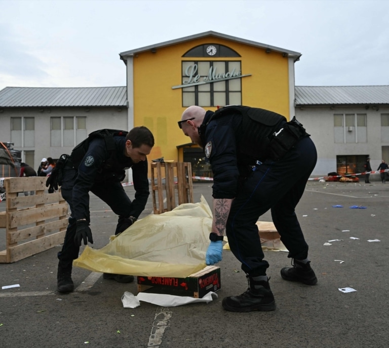 Macron califica como un acto "islamista" el asesinato de un hombre en Mulhouse: el atacante utilizó un cuchillo al grito de "Alá Akbar"