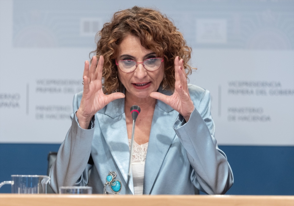 La vicepresidenta primera y ministra de Hacienda, María Jesús Montero, durante una rueda de prensa, en el Ministerio de Hacienda.