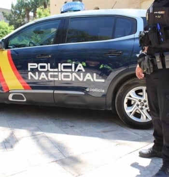 Detenido un hombre por robar y prender fuego a dos vehículos y [...]