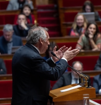 Bayrou sacrifica gran parte del recorte y aún así se expone a [...]