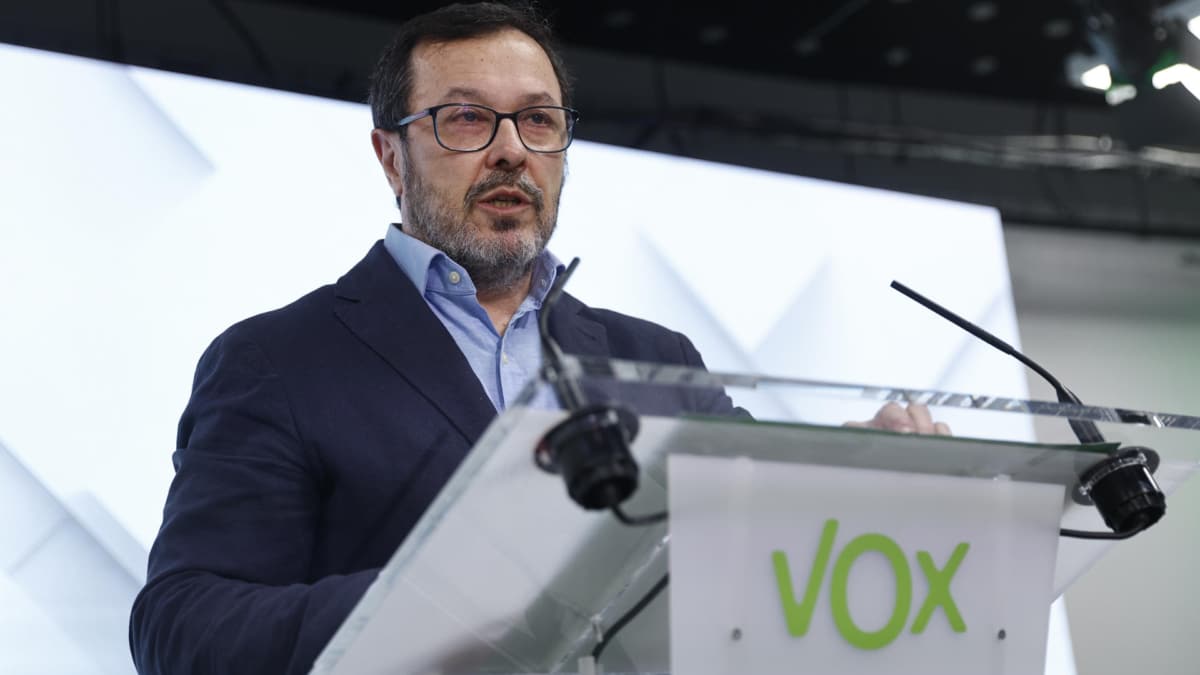 El portavoz de Vox, José Antonio Fúster, en rueda de prensa desde la sede nacional del partido