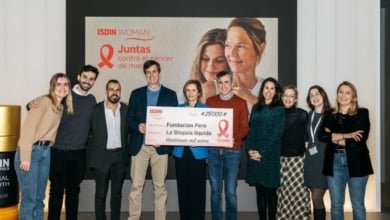 ISDIN dona 25.000 euros a la Fundación FERO para ayudar a la investigación del cáncer de mama