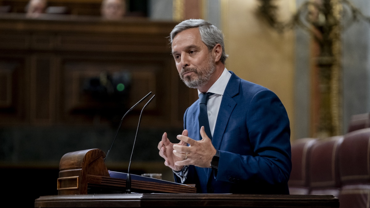 Juan Bravo intenta despejar dudas: las comunidades del PP mantendrán "siempre" su oposición a la quita de la deuda