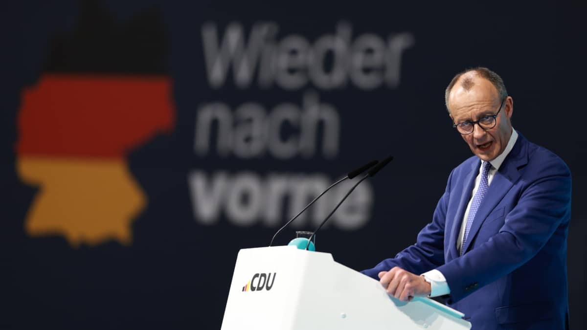 El líder de la CDU, Friedric Merz, en el congreso en Berlín