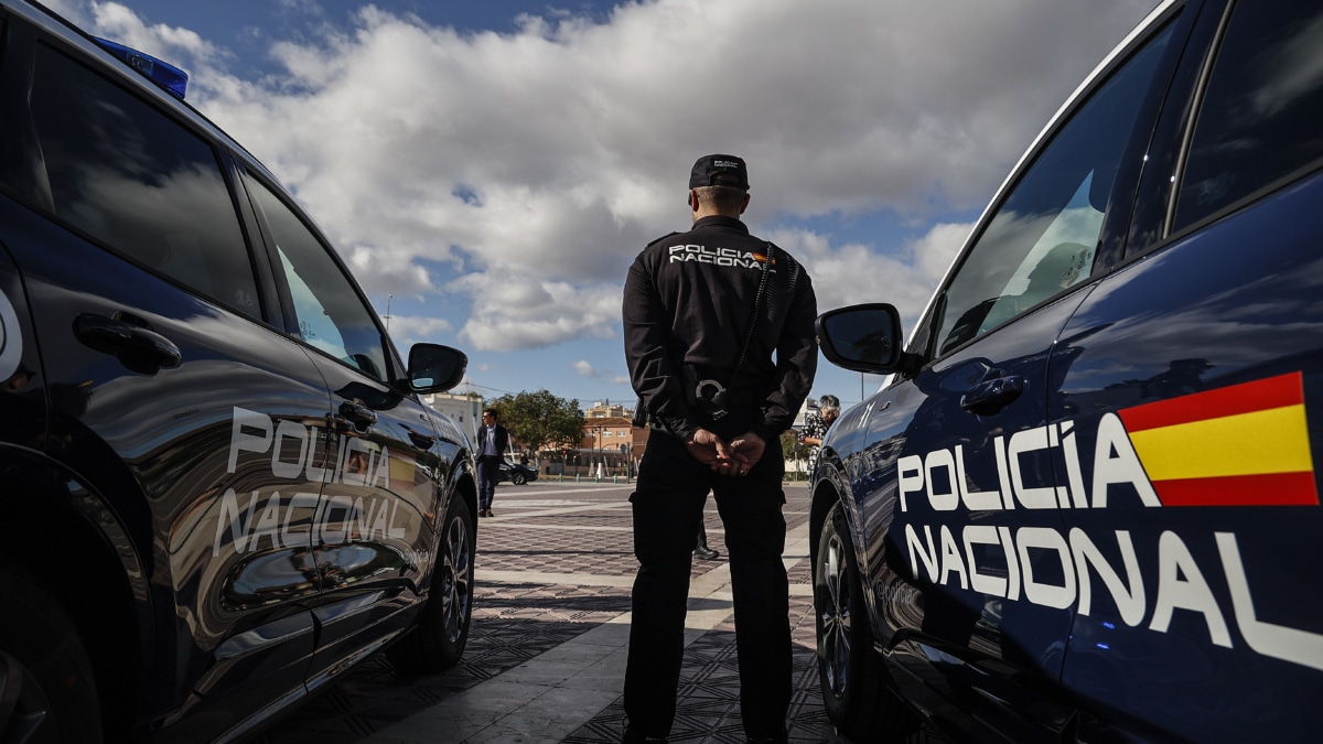 Un Agente de la Policía Nacional