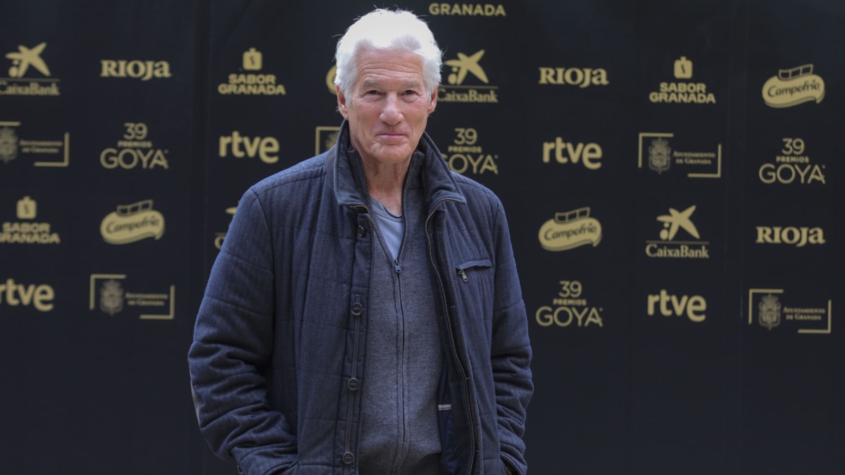 El actor y productor estadounidense Richard Gere, galardonado este año con el Goya Internacional, posa antes de ofrecer una rueda de prensa en Palacio de Carlos V de la Alhambra