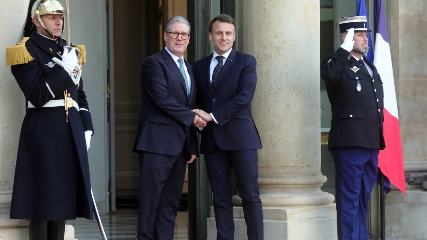 El primer ministro británico, Keir Starmer, y el presidente francés, Emmanuel Macron, en el Elíseo