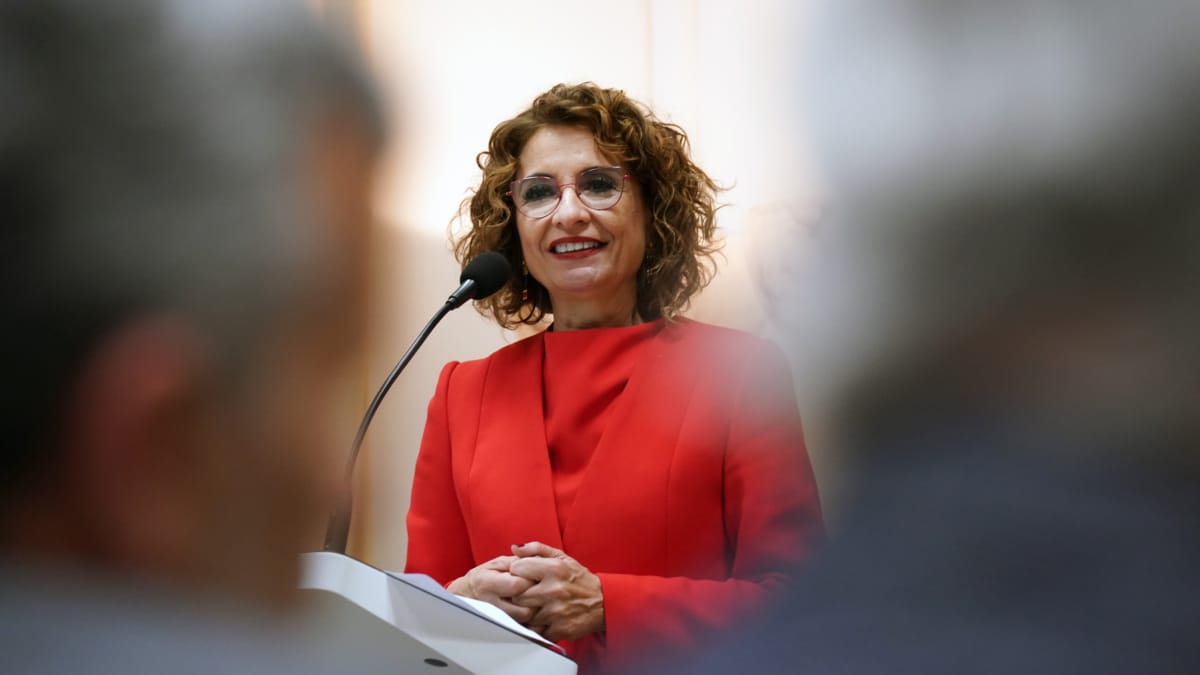 La vicepresidenta primera del Gobierno y ministra de Hacienda, María Jesús Montero, interviene durante el acto de reconocimiento de Manuel José García Caparrós.