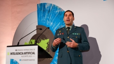 Miguel Á. Abad, comandante de la Guardia Civil: "Se delegan tareas en la IA, pero la responsabilidad no"