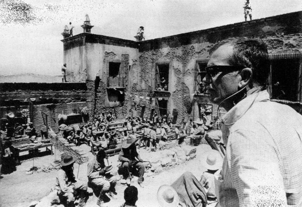 El director Sam Peckinpah durante el rodaje de 'Grupo Salvaje' (1969)