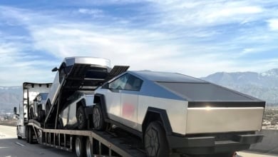 Tesla retira del mercado todos los Cybertrucks (por octava vez) porque un panel se cae