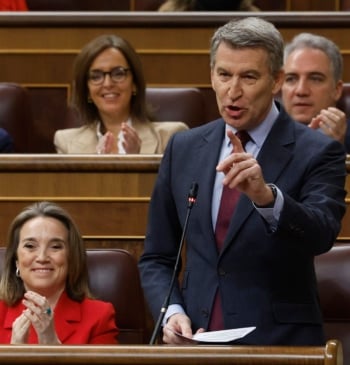 Feijóo sorprende atacando a Sánchez por el control de Prisa y no [...]