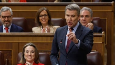 Feijóo sorprende atacando a Sánchez por el control de Prisa y no por el gasto militar: "No juegue con Telefónica, tiene miedo a la libertad"