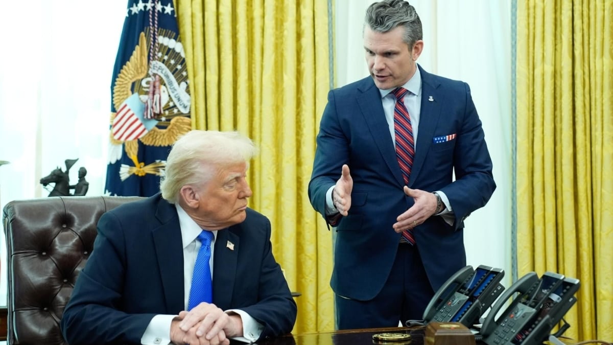 El presidente de EEUU, Donald Trump, junto con el secretario de Defensa estadounidense, Pete Hegseth, en la Casa Blanca.