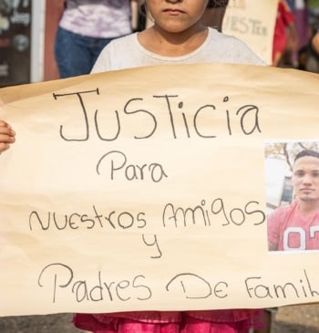 Las familias de los deportados a El Salvador claman su inocencia