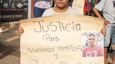 Las familias de los deportados a El Salvador claman su inocencia