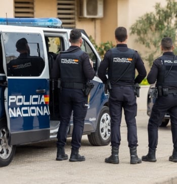 Tira a sus dos perros desde un octavo piso en Alicante porque [...]