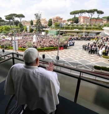 El médico del Papa: "Tuvimos que elegir entre dejarlo ir o probar [...]