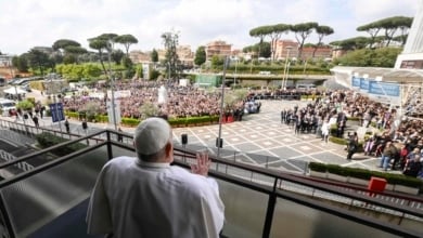 El médico del Papa: "Tuvimos que elegir entre dejarlo ir o probar con todo"