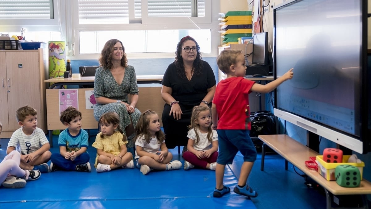 Isabel Díaz Ayuso durante la inauguración del curso escolar 2023/2024 en el Colegio San Juan Bautista de Arganda del Rey.