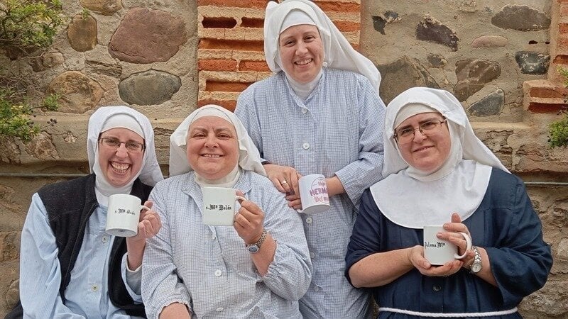 Las exmonjas de Belorado recogen firmas para evitar su desahucio del convento