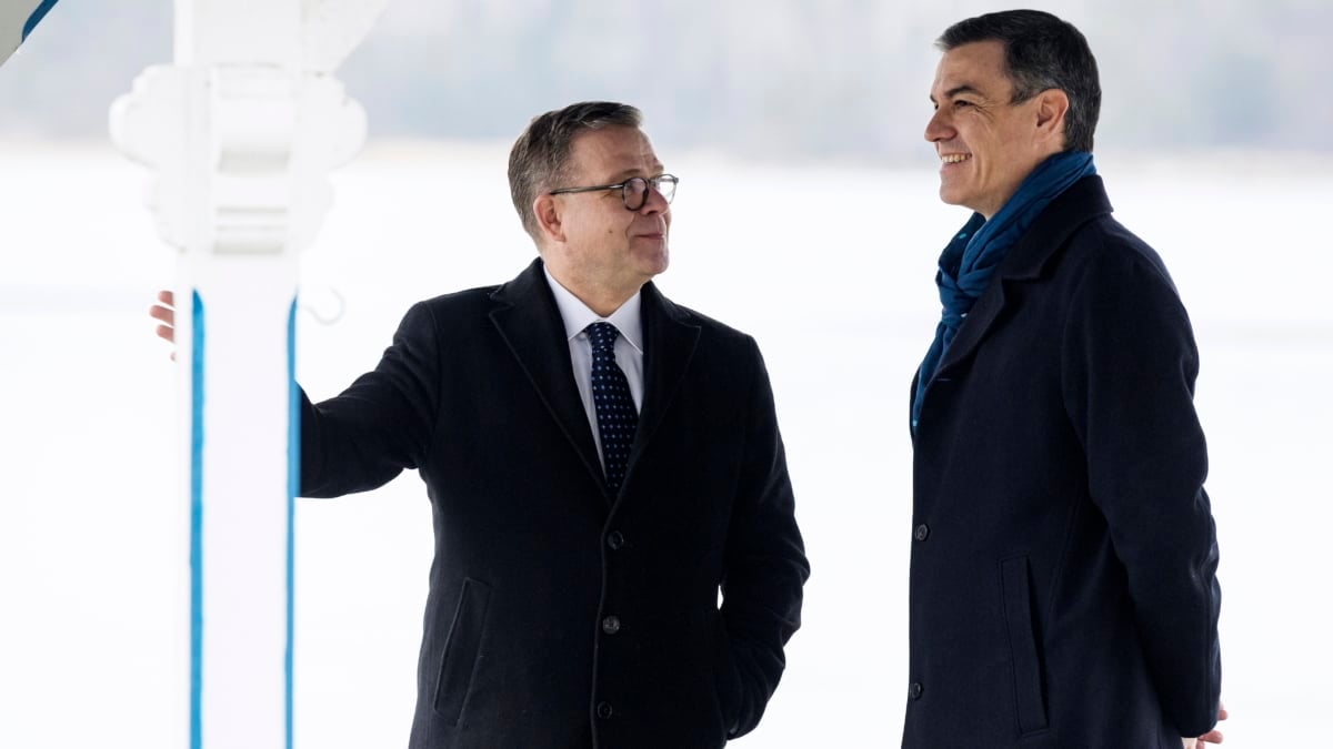 Helsinki (Finland), 12/03/2025.- Prime Minister of Finland Petteri Orpo (L) and Spanish Prime Minister Pedro Sanchez (R) meet in Helsinki, Finland, 12 March 2025. The Spanish prime minister is in Finland to discuss, among other topics, the bilateral relations between the two countries. (Finlandia, España) EFE/EPA/RONI REKOMAA