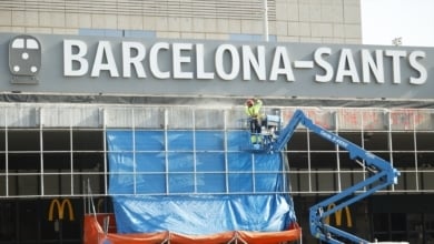 Una avería en la estación de Barcelona-Sants obliga a evacuar a 400 personas de un tren