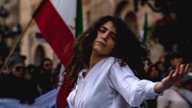 La música prohibida: la batalla de las cantantes iraníes por su derecho a expresarse