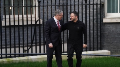 Starmer muestra su apoyo a Zelenski en Londres tras su choque con Trump en la Casa Blanca