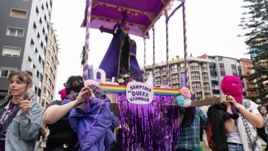 La polémica del 8-M en Gijón con la denuncia por usar la Virgen de Covadonga "con leyendas sacrílegas"