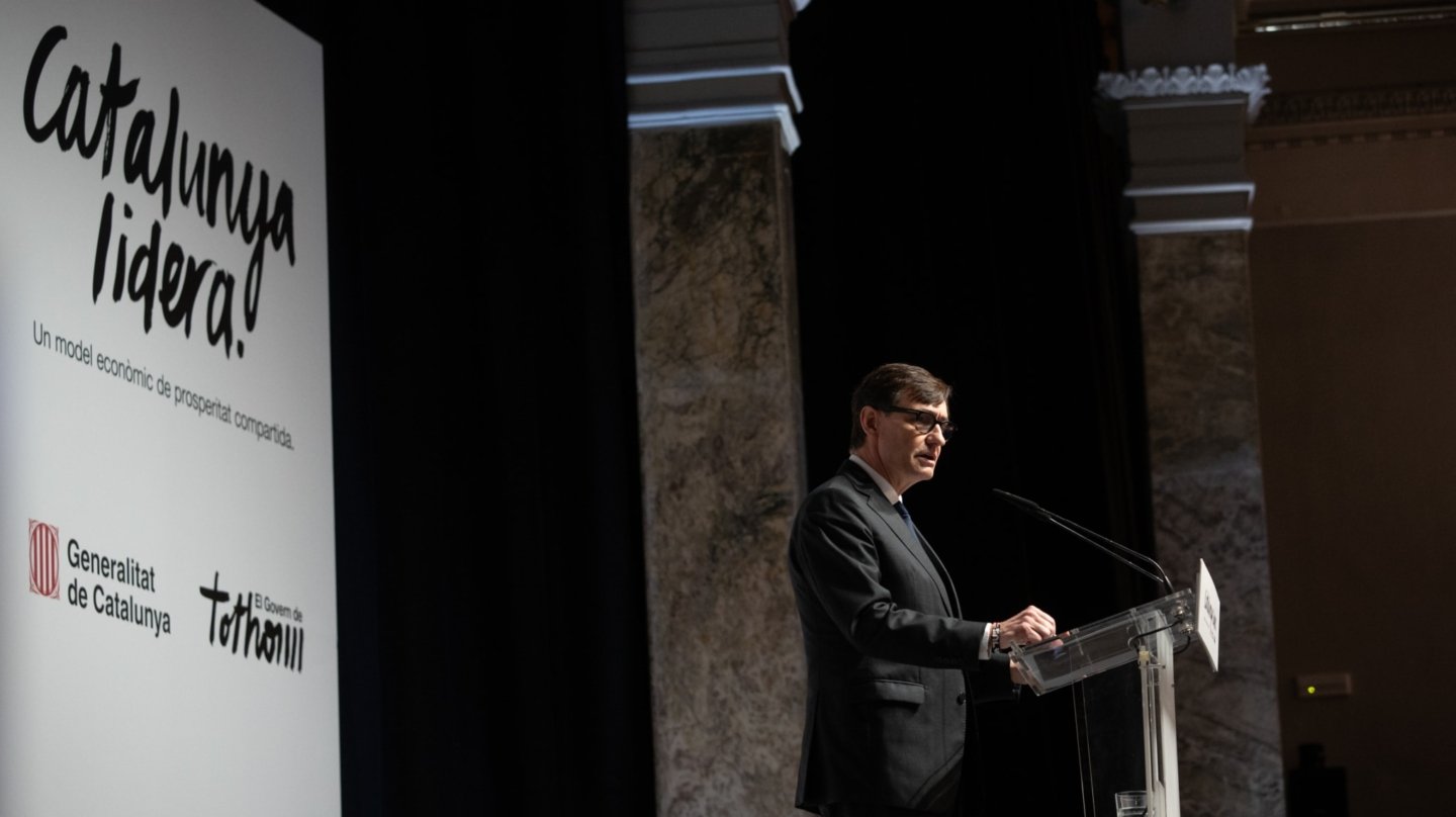 (Foto de ARCHIVO) El presidente de la Generalitat de Cataluña, Salvador Illa, interviene durante una conferencia económica en el Círculo de Bellas Artes, a 20 de marzo de 2025, en Madrid (España). Illa ha viajado a Madrid para presentar su plan para que Cataluña recupere el liderazgo económico de España mediante la movilización de 18.500 millones de euros hasta el año 2030. El encuentro se desarrolla bajo el título: 'Catalunya lidera. Un modelo económico de prosperidad compartida'. Alejandro Martínez Vélez / Europa Press 20 MARZO 2025;SALVADOR ILLA;CATALUÑA;ECONOMIA 20/3/2025