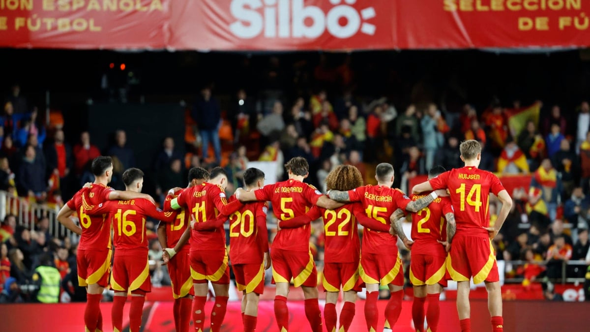 Los jugadores de la selección española en la tanda de penaltis de este domingo en el estadio de Mestalla, en Valencia. EFE/Ana Escolar