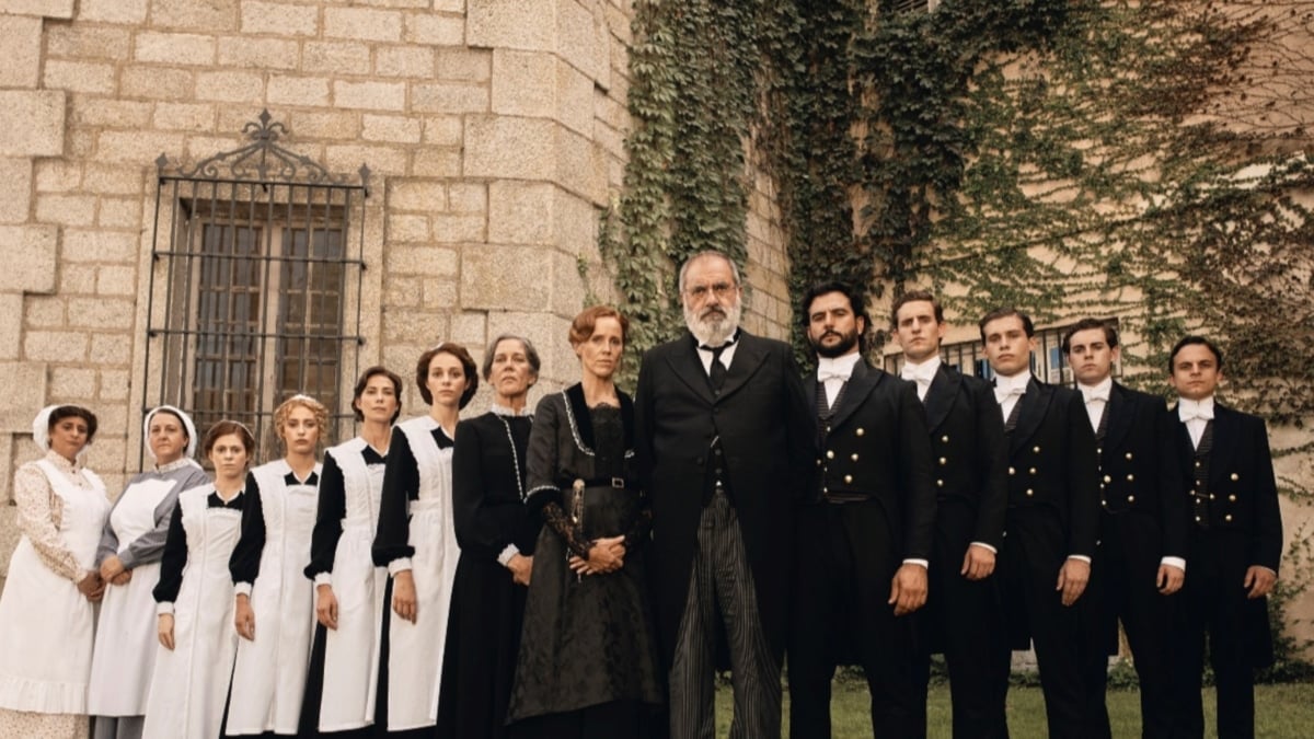 Elenco original de La Promesa formado por Teresa Quintero, Carmen Flores, Sara Molina, Ana Garcés, Andrea del Río, Laura Simón, Marga Martínez, María Castro, Joaquín Climent, Antonio Velázquez y Enrique Fortún