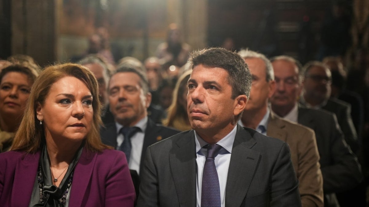 El presidente de la Generalitat valenciana, Carlos Mazón, junto a la vicepresidenta primera, Susana Camarero