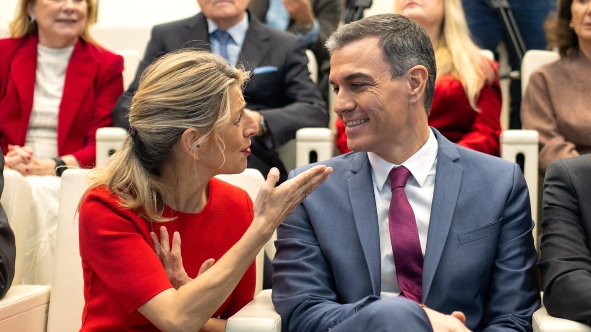 La vicepresidenta segunda y ministra de Trabajo, Yolanda Díaz; el presidente del Gobierno, Pedro Sánchez