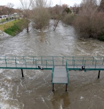 El río Manzanares alcanza su nivel más alto y Emergencias pide restringir [...]