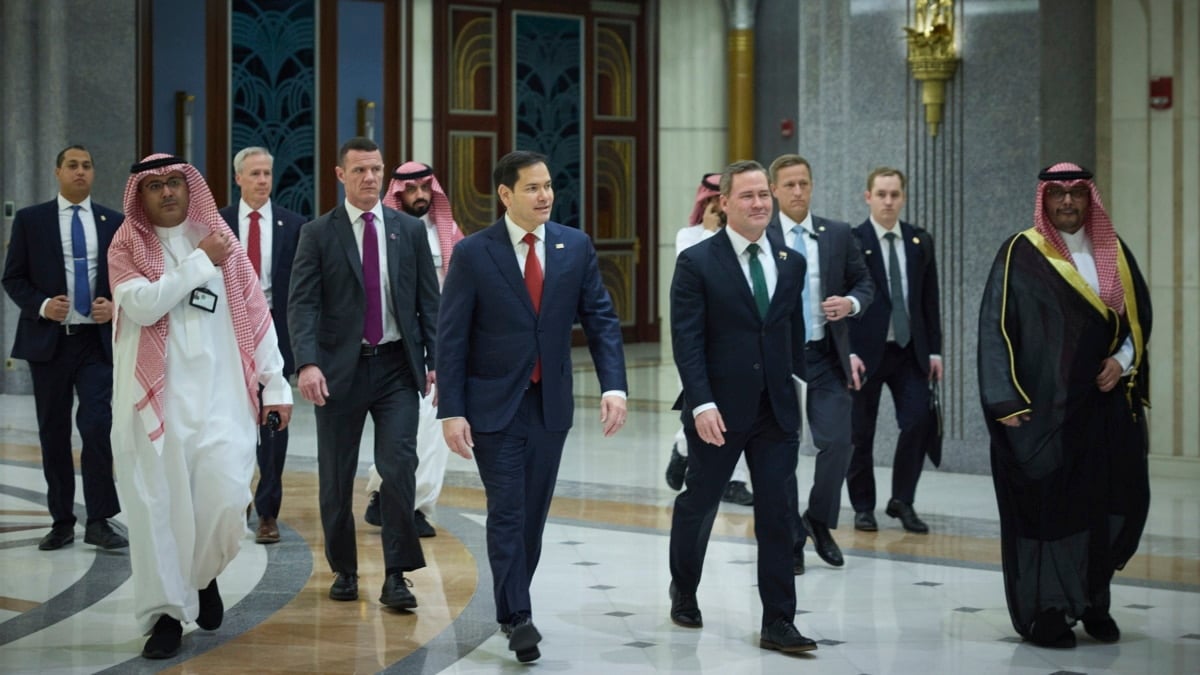 Marco Rubio, en el centro, ha encabezado la delegación de EEUU en las conversaciones con los ucranianos en Arabia Saudí