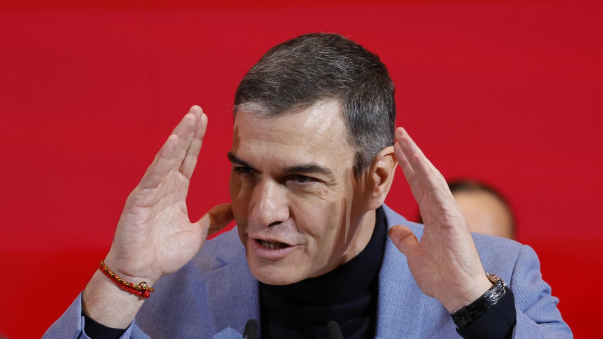 El presidente del Gobierno y secretario general del PSOE, Pedro Sánchez, clausura el XV Congreso de los socialistas gallegos en Santiago de Compostela, este domingo