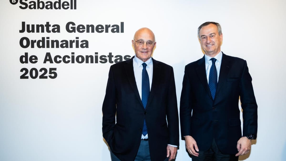 Oliu pide al Gobierno que aclare su postura sobre una fusión de BBVA y Sabadell tras la OPA: "Debe velar por el futuro de España"